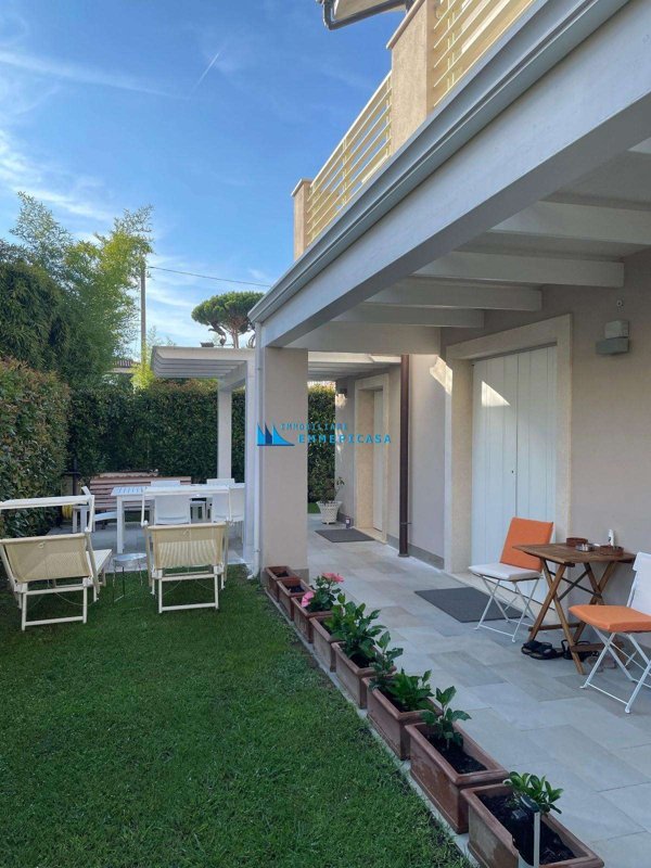 casa indipendente in vendita a Montignoso in zona Cinquale