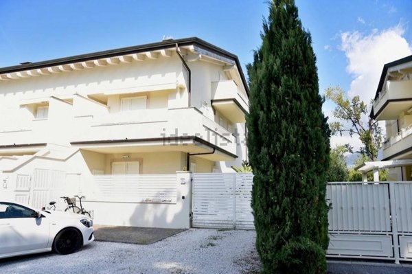 appartamento in vendita a Montignoso in zona Cinquale