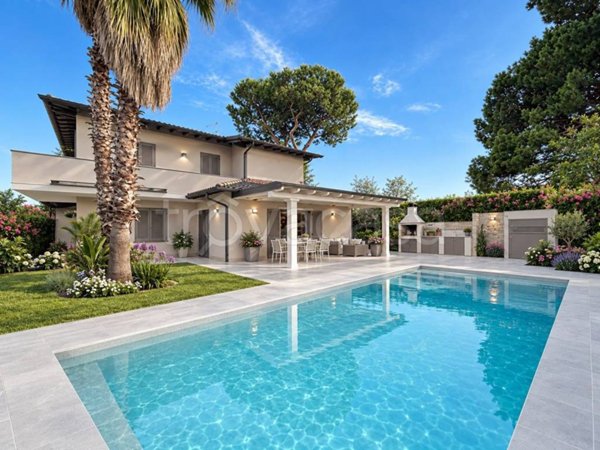 casa indipendente in vendita a Montignoso in zona Cinquale