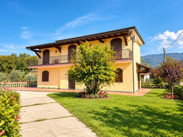 casa indipendente in vendita a Montignoso in zona Cervaiolo