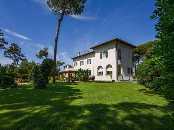 casa indipendente in vendita a Montignoso in zona Cinquale