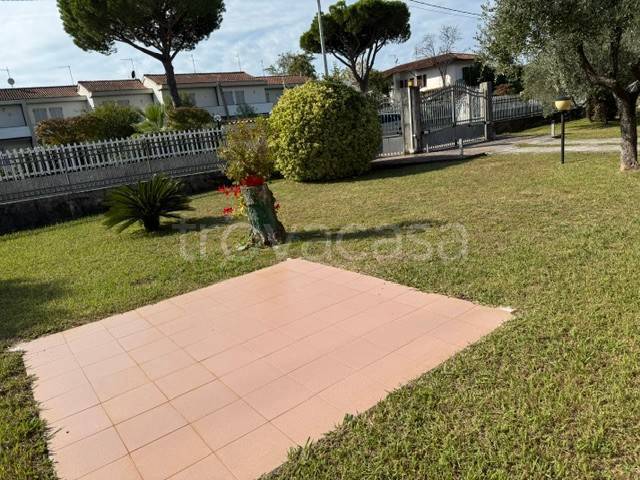 casa indipendente in vendita a Montignoso in zona Cinquale