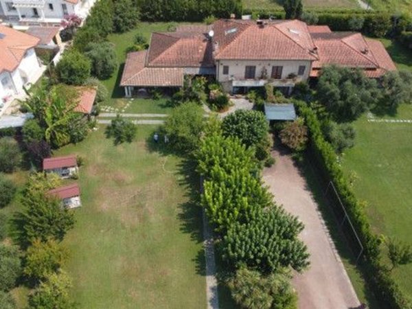 casa indipendente in vendita a Montignoso in zona Palatina