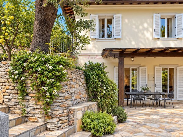 casa indipendente in vendita a Montignoso in zona Palatina