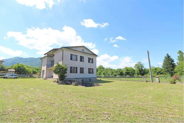 casa indipendente in vendita a Mulazzo in zona Lusuolo