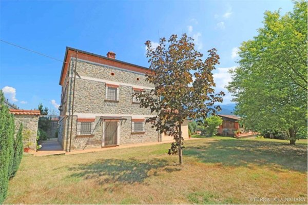 casa indipendente in vendita a Mulazzo in zona Montereggio