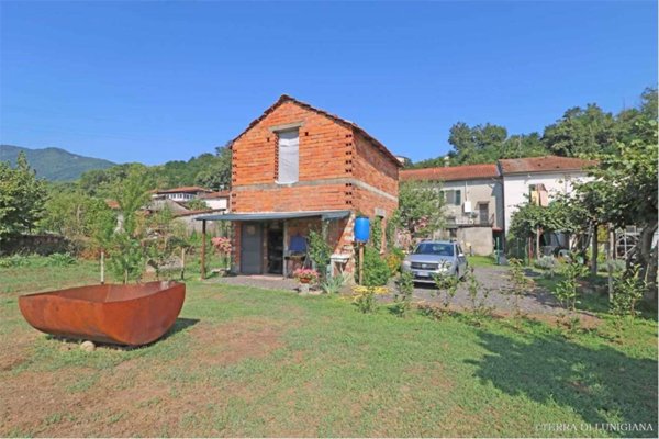 casa indipendente in vendita a Mulazzo in zona Montereggio