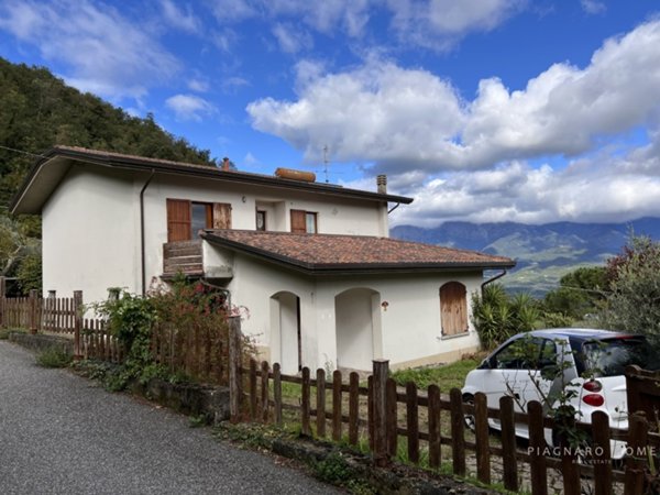 casa indipendente in vendita a Mulazzo in zona Pozzo
