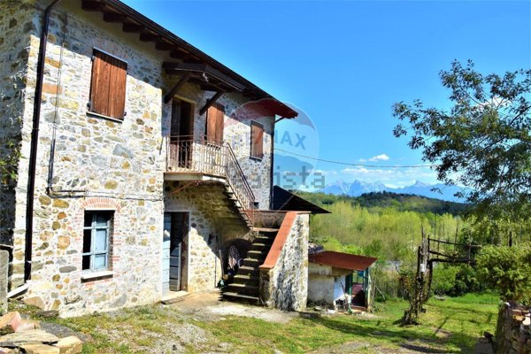 casa indipendente in vendita a Mulazzo in zona Lusuolo