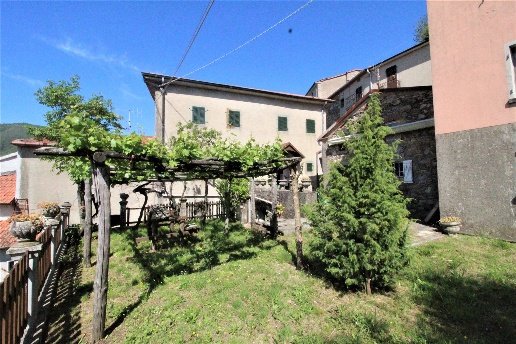 casa indipendente in vendita a Mulazzo in zona Lusuolo