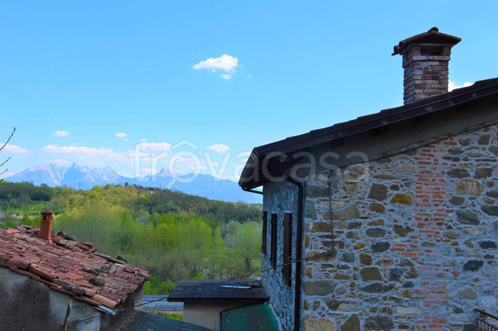 casa indipendente in vendita a Mulazzo in zona Lusuolo