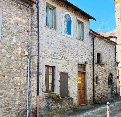 casa indipendente in vendita a Mulazzo in zona Lusuolo