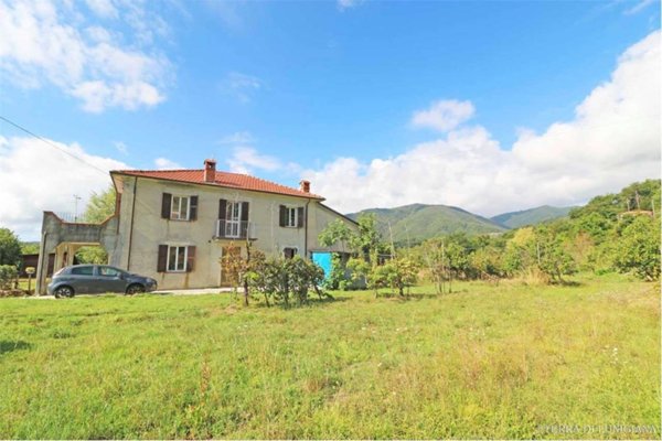 casa indipendente in vendita a Mulazzo in zona Montereggio