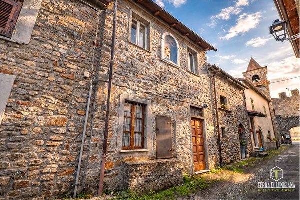 casa indipendente in vendita a Mulazzo in zona Lusuolo