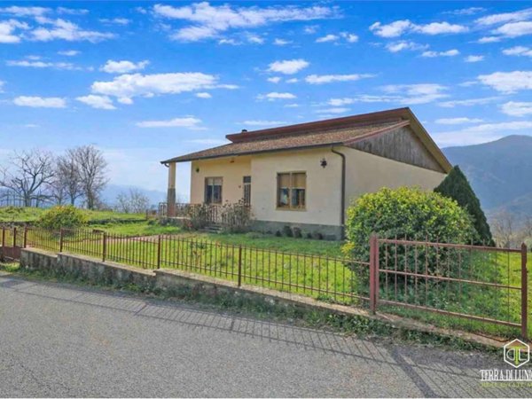 casa indipendente in vendita a Mulazzo