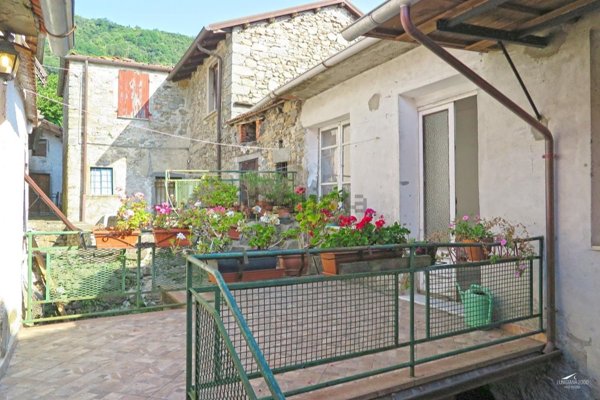 casa indipendente in vendita a Mulazzo in zona Pozzo