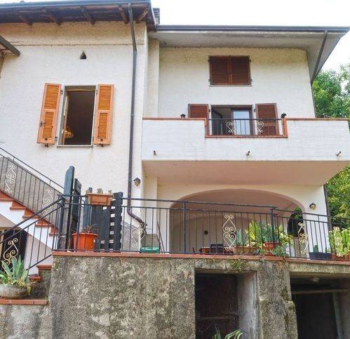 casa indipendente in vendita a Mulazzo in zona Talavorno