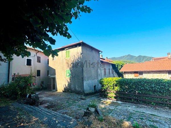 appartamento in vendita a Mulazzo in zona Montereggio