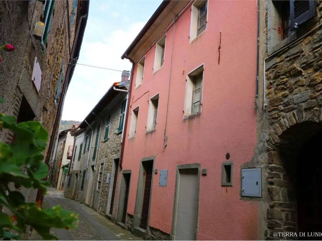 casa indipendente in vendita a Mulazzo in zona Montereggio