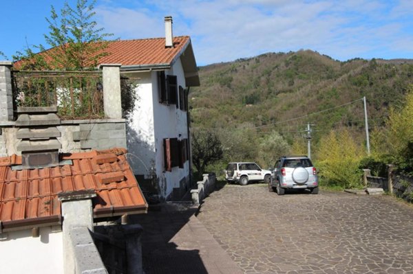 casa indipendente in vendita a Podenzana in zona Bagni