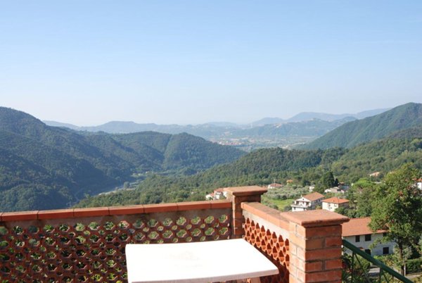 casa indipendente in vendita a Podenzana in zona Bagni
