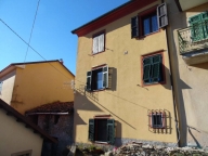 casa indipendente in vendita a Podenzana