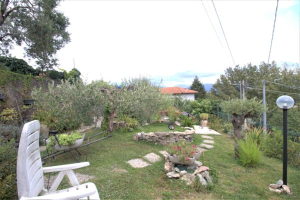 casa indipendente in vendita a Podenzana