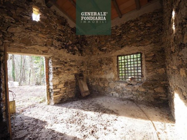 casa indipendente in vendita a Podenzana