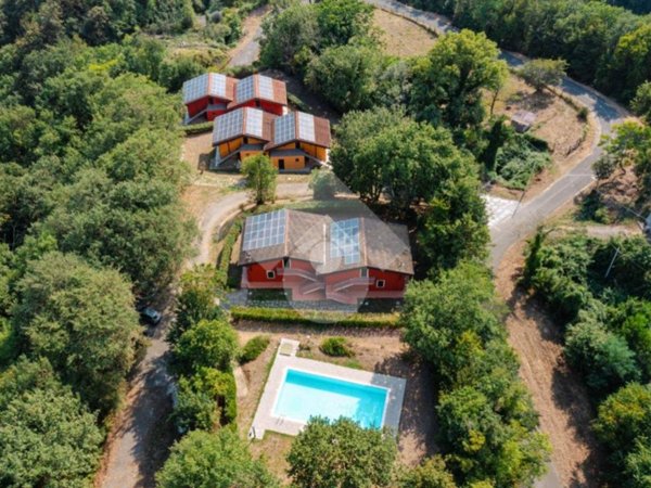 casa indipendente in vendita a Podenzana