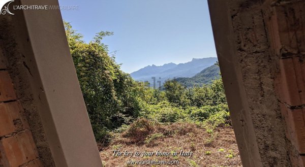 casa indipendente in vendita a Podenzana