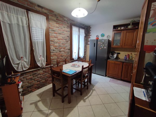 casa indipendente in vendita a Podenzana