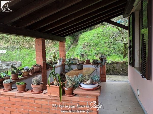 casa indipendente in vendita a Podenzana