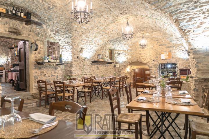 negozio in vendita a Podenzana