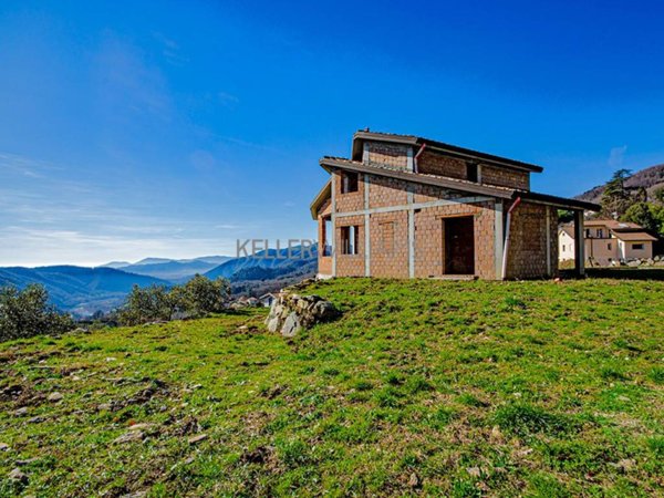casa indipendente in vendita a Podenzana in zona Oliveto