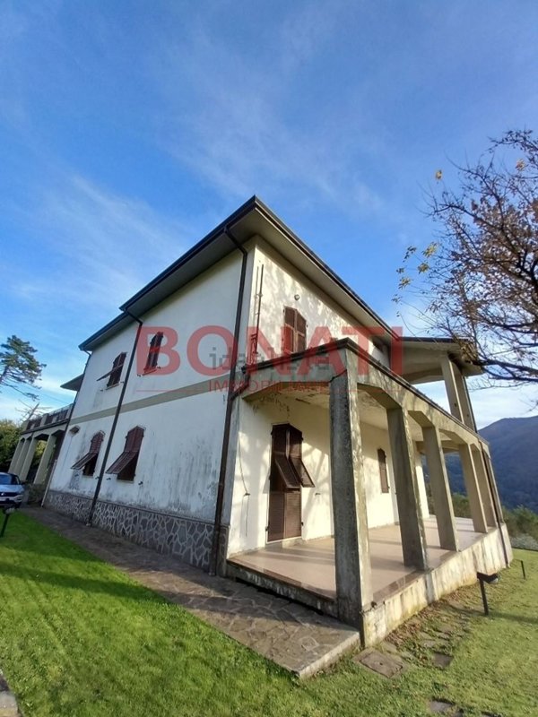casa indipendente in vendita a Podenzana
