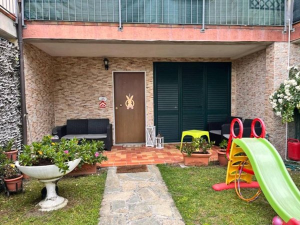casa indipendente in vendita a Podenzana in zona Montale