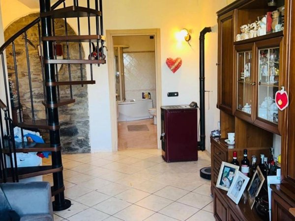 casa indipendente in vendita a Podenzana in zona Montale