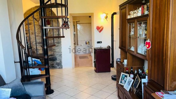 casa indipendente in vendita a Podenzana