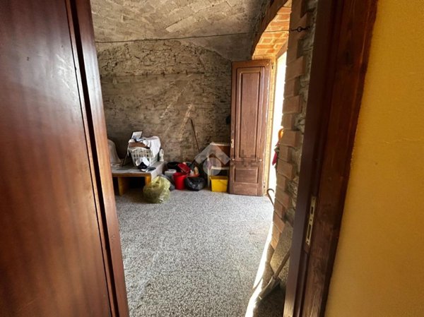 locale di sgombero in vendita a Podenzana