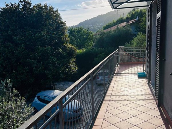 casa indipendente in vendita a Podenzana in zona Montale