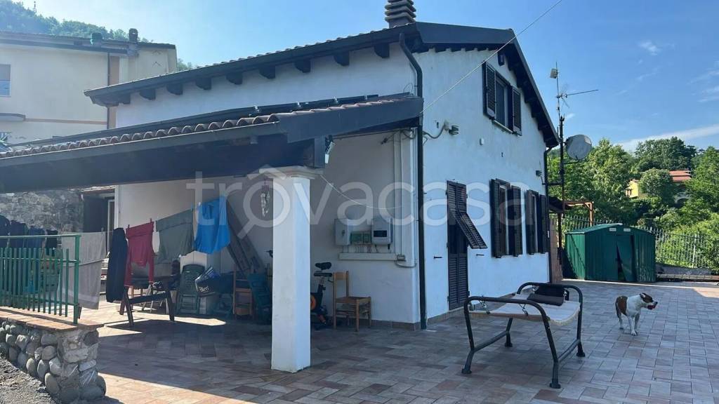 casa indipendente in vendita a Podenzana