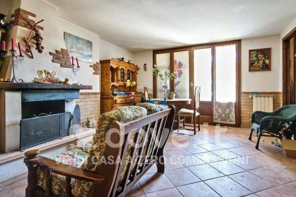 appartamento in vendita a Podenzana