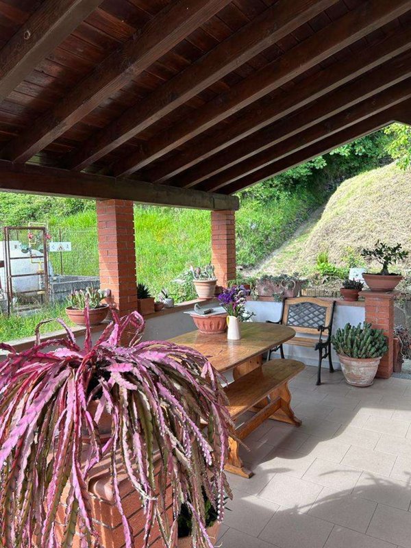 casa indipendente in vendita a Podenzana in zona Cerghiraro