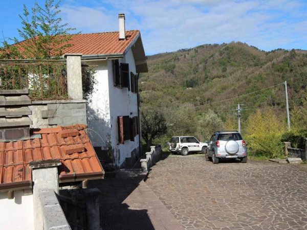 casa indipendente in vendita a Podenzana in zona Bagni