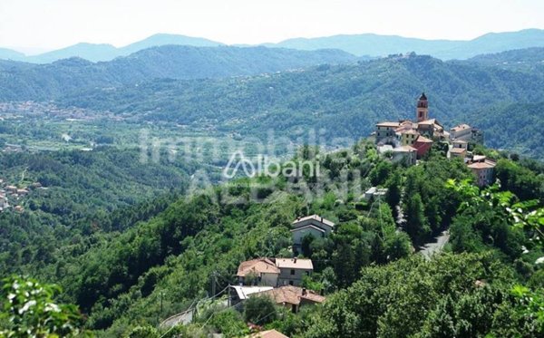 appartamento in vendita a Podenzana