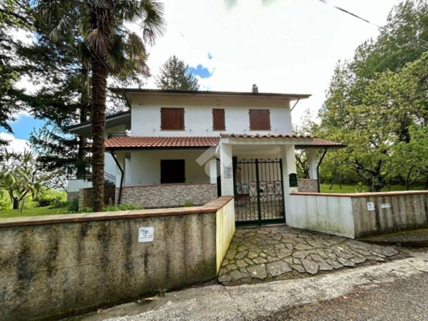 casa indipendente in vendita a Podenzana