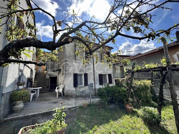 casa indipendente in vendita a Podenzana in zona Cuncia