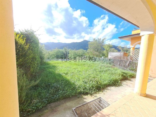 appartamento in vendita a Podenzana