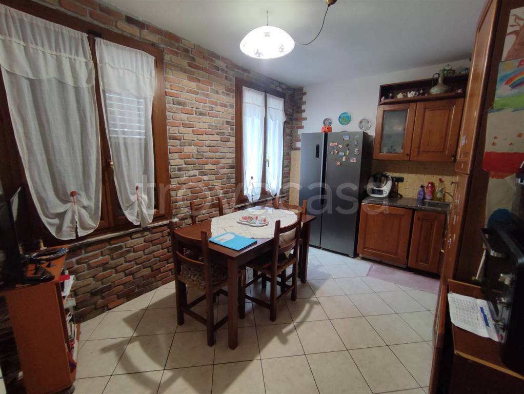 casa indipendente in vendita a Podenzana
