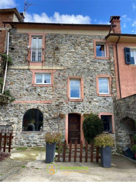 appartamento in vendita a Podenzana